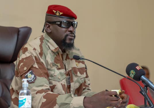 En Guinée, Mamadi Doumbouya veut-il affaiblir l'opposition dans