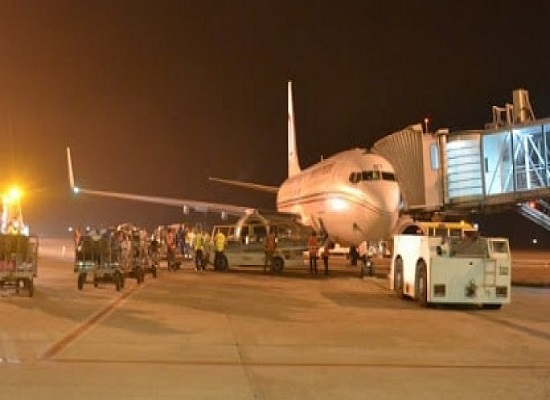 Image d'archive, vol atterrissant à l'aéroport de Conakry